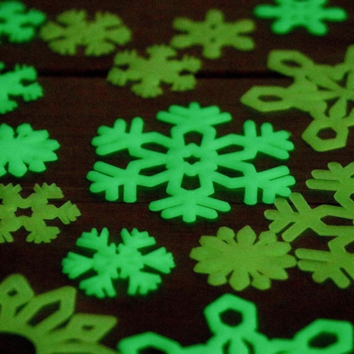 Игровой набор со светящимися наклейками «Загадочный Новый год» Игровой набор со светящимися наклейками «Загадочный Новый год»