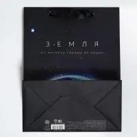 Пакет подарочный, упаковка, &laquo;Из космоса границ не видно&raquo;, MS 18&times;23&times;10 см