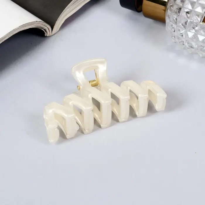 Крабик для волос «Глянец», зигзаг, 6.5 см, белый Крабик для волос «Глянец», зигзаг, 6.5 см, белый