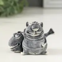 Сувенир "Кот с большой рыбиной" 4,8 см