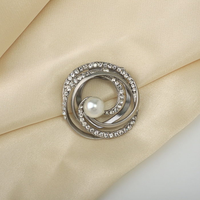 Зажим для платка «Жемчужный завиток», цвет белый в матовом серебре Зажим для платка «Жемчужный завиток», цвет белый в матовом серебре