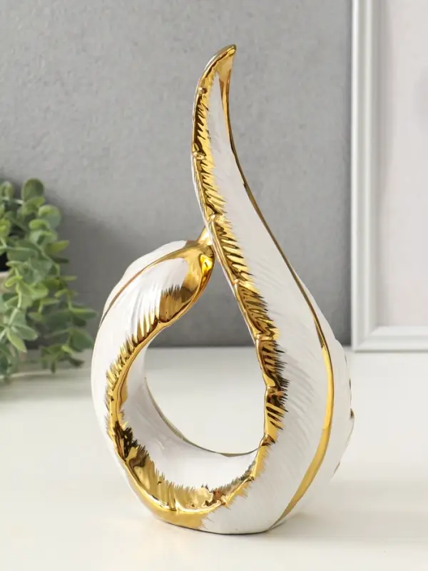 Сувенир керамика Сувенир керамика "Изогнутое пёрышко" белый с золотом 9х17,5х29,5 см