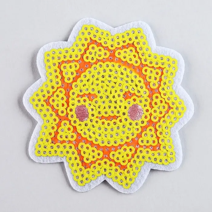 Термонаклейка на одежду «Солнце», 3 х 3,1 см Термонаклейка на одежду «Солнце», 3 х 3,1 см