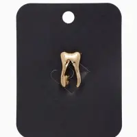 Брошь &laquo;Зуб&raquo;, цвет золото