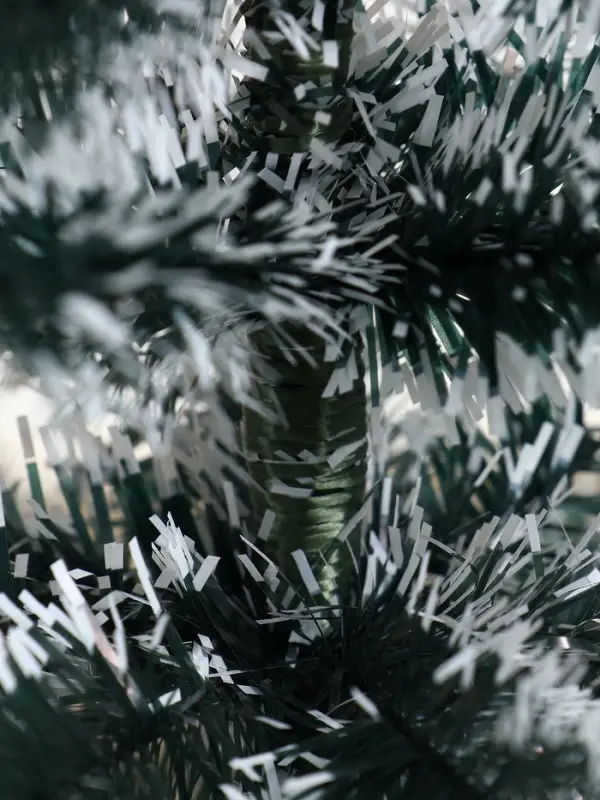 Искусственная ёлка с инеем &laquo;Зимнее волшебство. Радуга&raquo;, 60 см, 60 ПВХ веток отгибаются