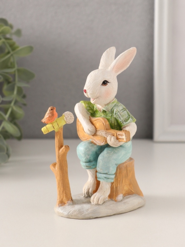 Сувенир полистоун  Сувенир полистоун "Зайчик играет на гитаре для птички" 8,5х6,5х12 см