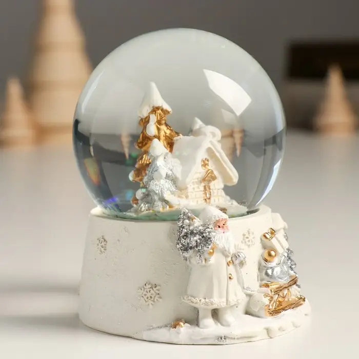 Сувенир полистоун водяной шар Сувенир полистоун водяной шар "Домик в заснеженном лесу" белый с золотом 7х8х9 см