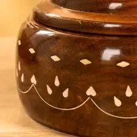 Ваза для конфет "Ассорти" 15х15х10 см, дерево шишам Ваза для конфет "Ассорти" 15х15х10 см, дерево шишам