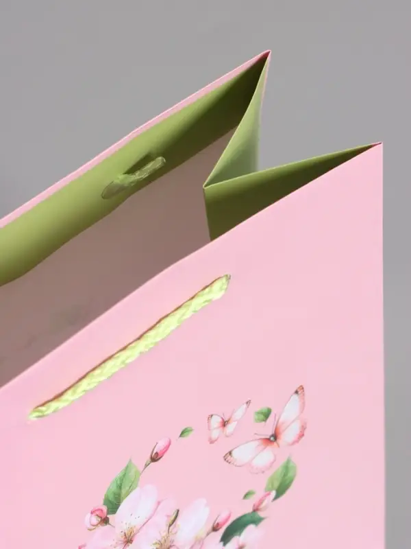 Пакет подарочный ламинированный "Цветочная бабочка" 18 х 22,3 х 10 см