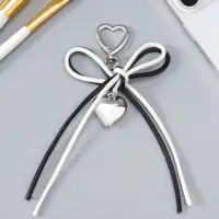 Брелок на карабине "Двойной бант с сердцем" бело-чёрный 14х9х1,5 см