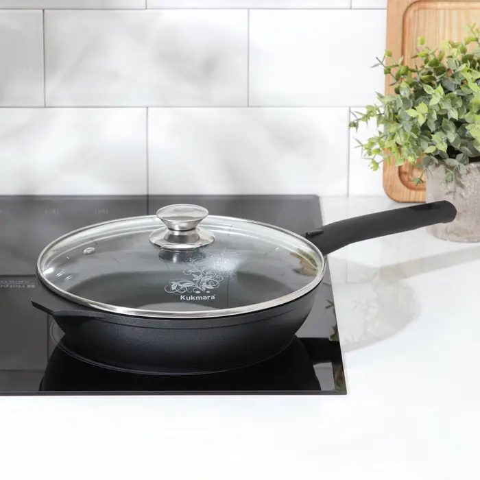 Сковорода KUKMARA &laquo;Традиция&raquo;, d=24 см, h=6 см, стеклянная крышка, съёмная ручка, антипригарное покрытие, литой алюминий, чёрная