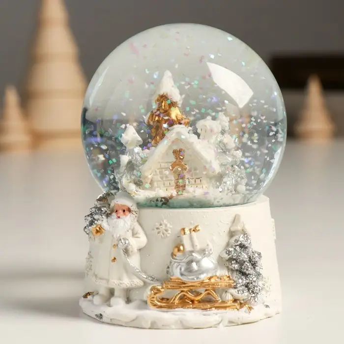 Сувенир полистоун водяной шар Сувенир полистоун водяной шар "Домик в заснеженном лесу" белый с золотом 7х8х9 см