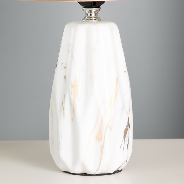 Настольная лампа Настольная лампа "Донра" Е27 40Вт белый золото 22х22х35см RISALUX