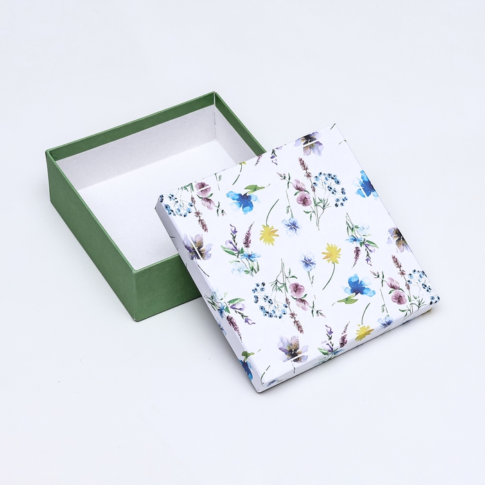Подарочная коробка квадратная Подарочная коробка квадратная "Цветы",13,5 х 13,5 х 5 см