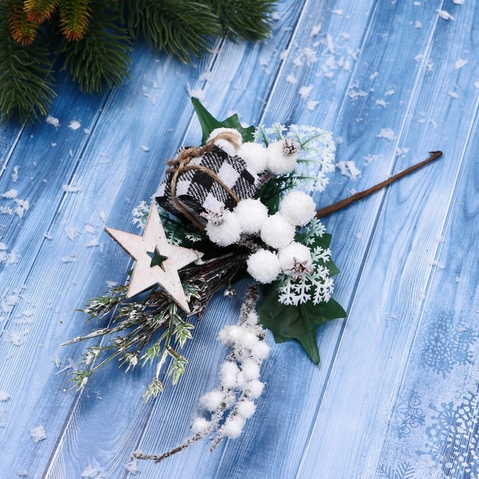 Декор  Декор "Зимние грезы" подарок в клетку звезда ягоды, 21 см