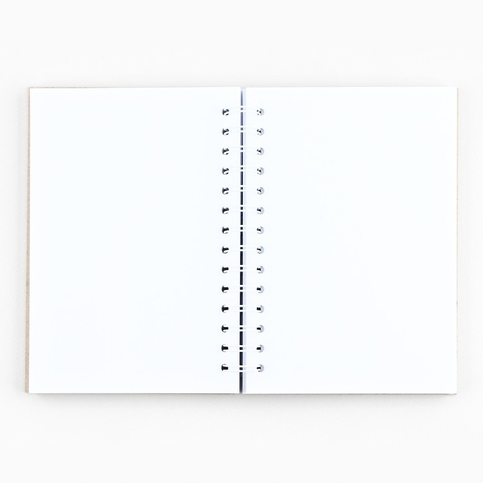 Скетчбук в твердой обложке, на гребне А5 80 листов «Девушка» Скетчбук в твердой обложке, на гребне А5 80 листов «Девушка»