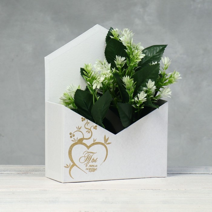 Конверт с золотым тиснением  Конверт с золотым тиснением "Ты в моём сердце", белый 18 х 24 х 7 см