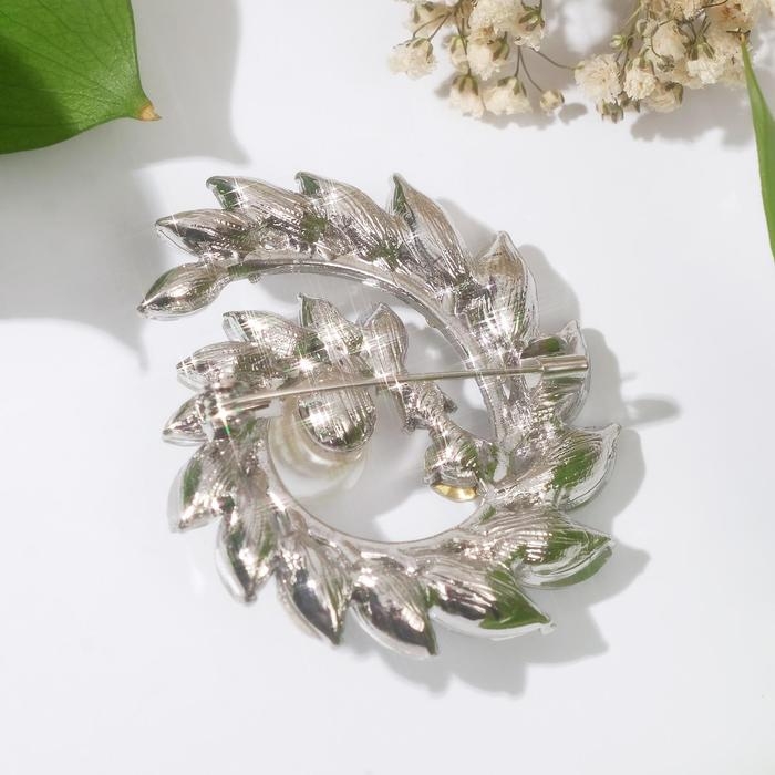 Брошь &laquo;Сияющая спираль&raquo;, цвет белый в серебре