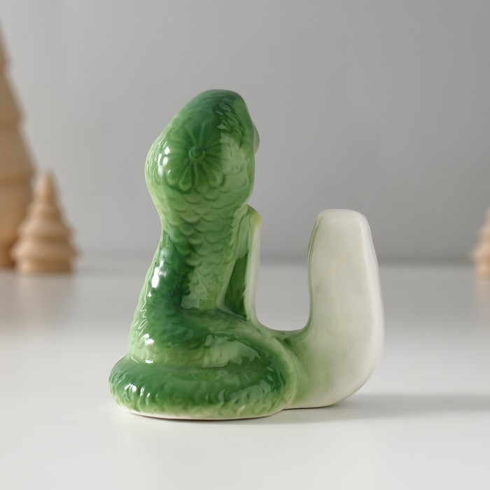 Сувенир керамика Сувенир керамика "Зелёная кобра с подковой - Удачи" 4,5х7х8 см