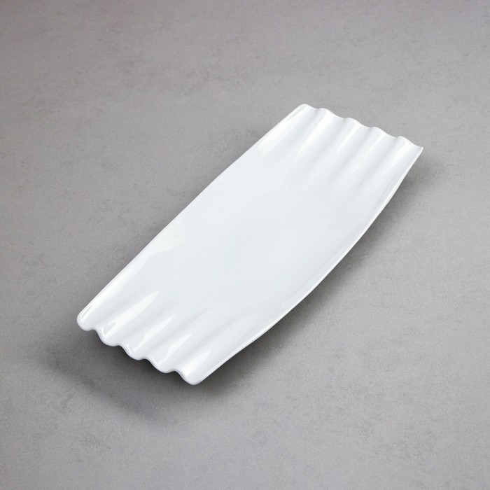 Блюдо «Идилия», фарфор, Иран Блюдо «Идилия», фарфор, Иран