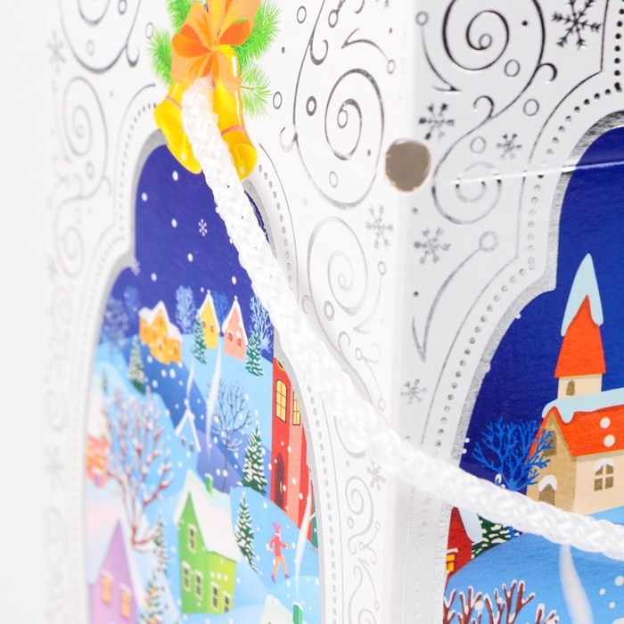 Новый год. Коробка подарочная новогодняя Новый год. Коробка подарочная новогодняя "Городок" 21,5 х 25,6 х 11 см.