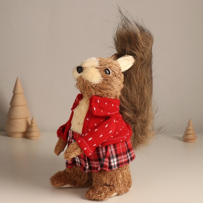 Декор Декор "Белочка в клетчатой юбочке и вязаном свитере" 11х17х20 см
