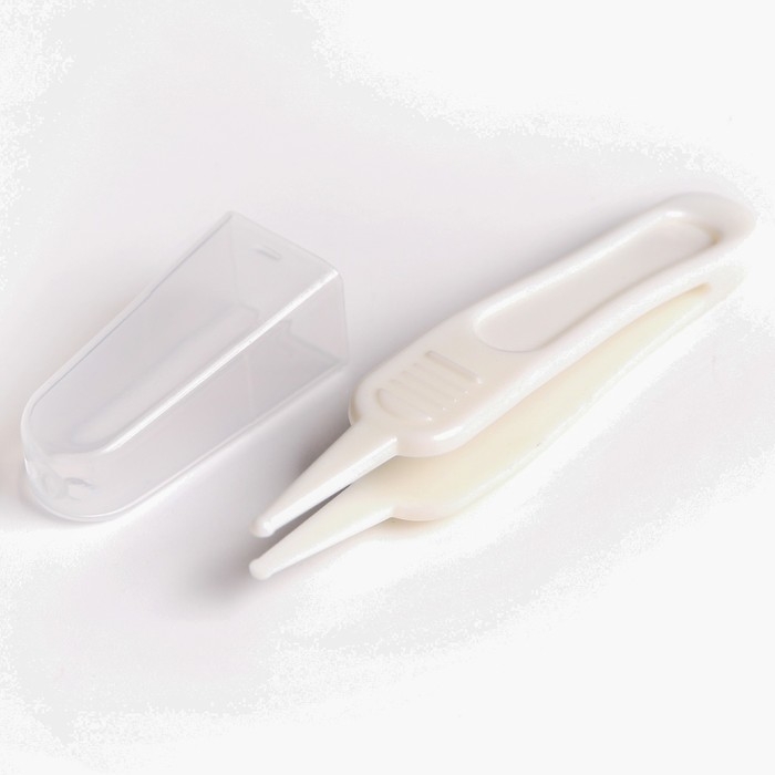 Пинцет для чистки носа, детский, с колпачком, цвет белый Пинцет для чистки носа, детский, с колпачком, цвет белый