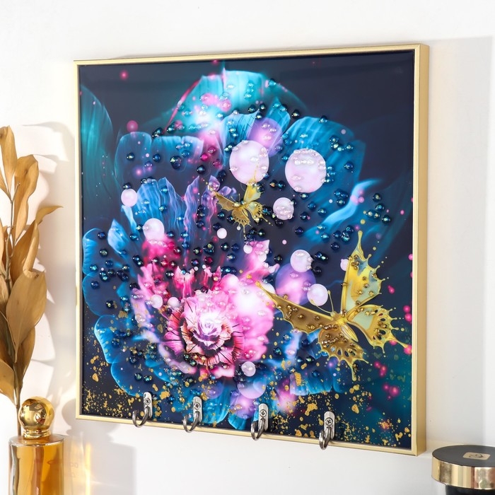 Ключница пластик, МДФ 4 крючка Ключница пластик, МДФ 4 крючка "Бабочки на цветке" стразы, золото 29х1,8х29 см