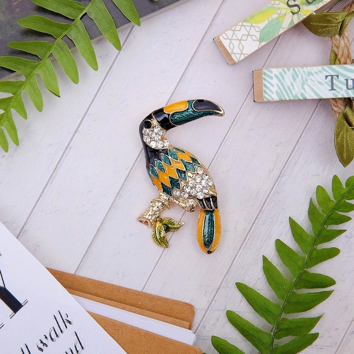 Брошь «Тукан» тропический, цветная в золоте Брошь «Тукан» тропический, цветная в золоте
