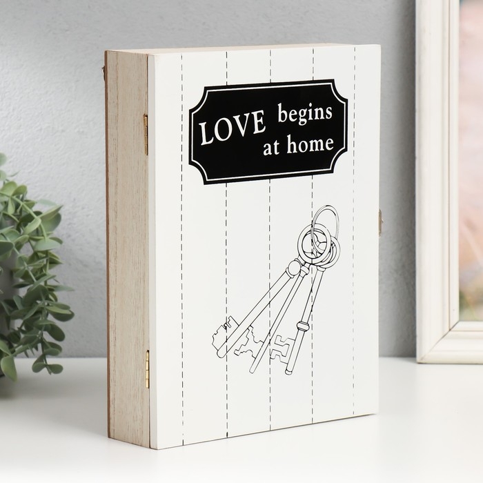 Ключница дерево 6 крючков Ключница дерево 6 крючков "Любовь к своему дому" 26х20,3х5,5 см