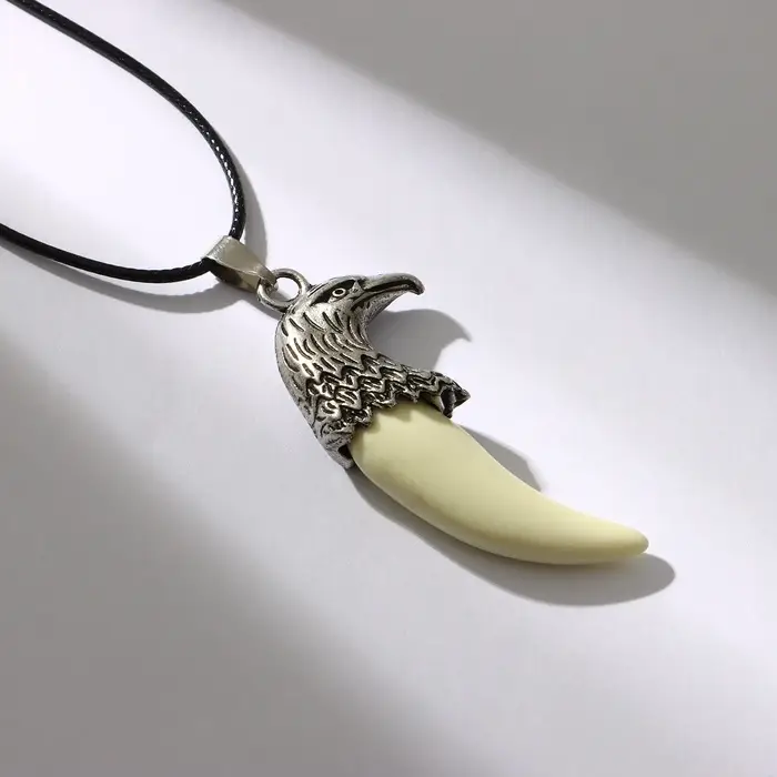 Кулон &laquo;Коготь орла&raquo;, белый в серебре на чёрном шнурке, 45 см