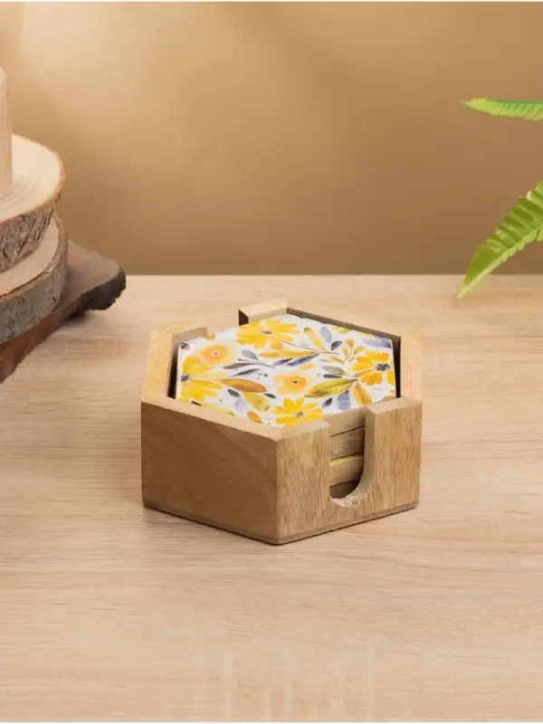 Подставка под горячее &laquo;Желтые и синие цветы&raquo;, набор 4 шт., 15&times;13&times;5 см, дерево манго