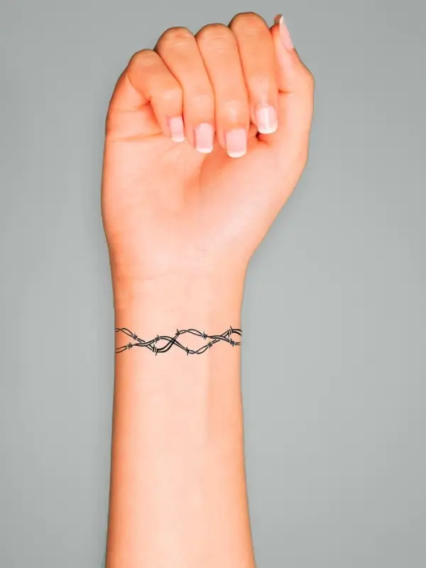 Переводная тату на тело чёрная «Браслет. Колючая проволока. Волны», 20×3 см Переводная тату на тело чёрная «Браслет. Колючая проволока. Волны», 20×3 см