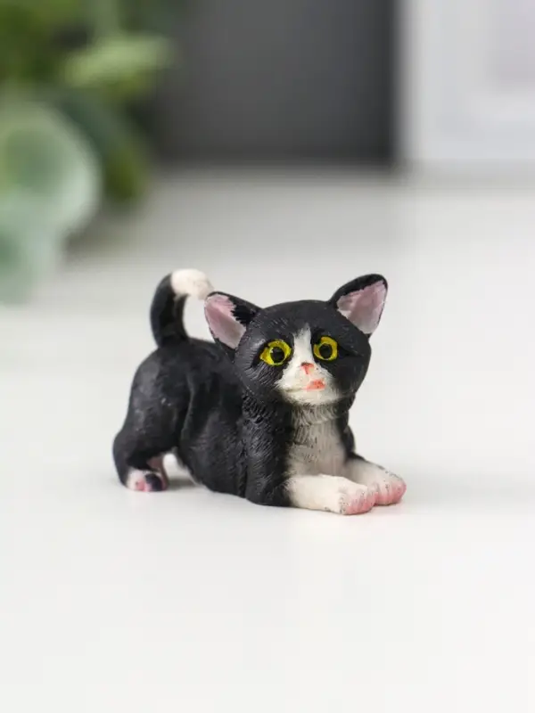 Фигурка полистоун &laquo;Чёрно-белый котёнок&raquo;, 2.2&times;3&times;4.4 см, МИКС