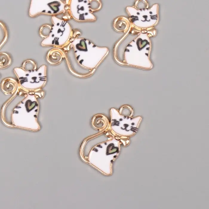 Декор для творчества металл, эмаль "Белый кот с сердечком" 2х1,3 см Декор для творчества металл, эмаль "Белый кот с сердечком" 2х1,3 см