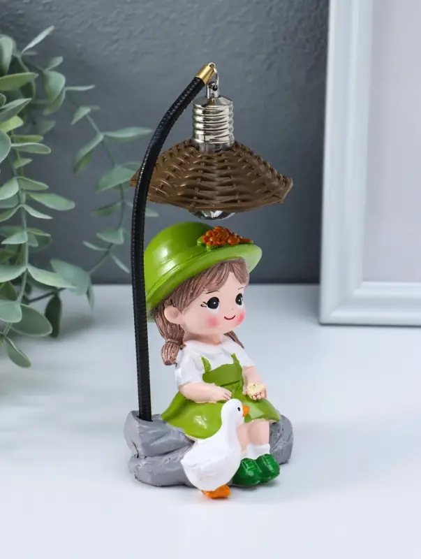 Сувенир полистоун свет "Малышка в шляпке, с гусём" зелёный 3хAG3 5,5х7х17 см