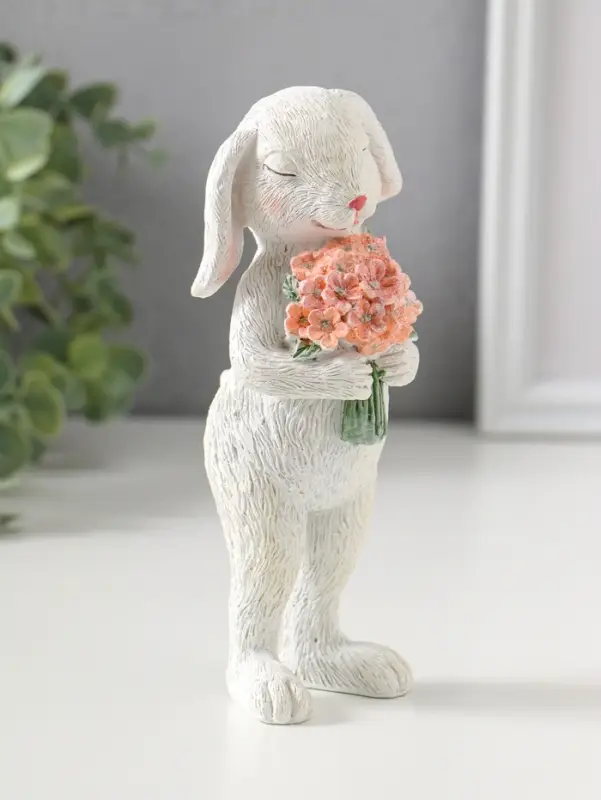 Сувенир полистоун "Белая зайка с букетом розовых цветов" 16 см
