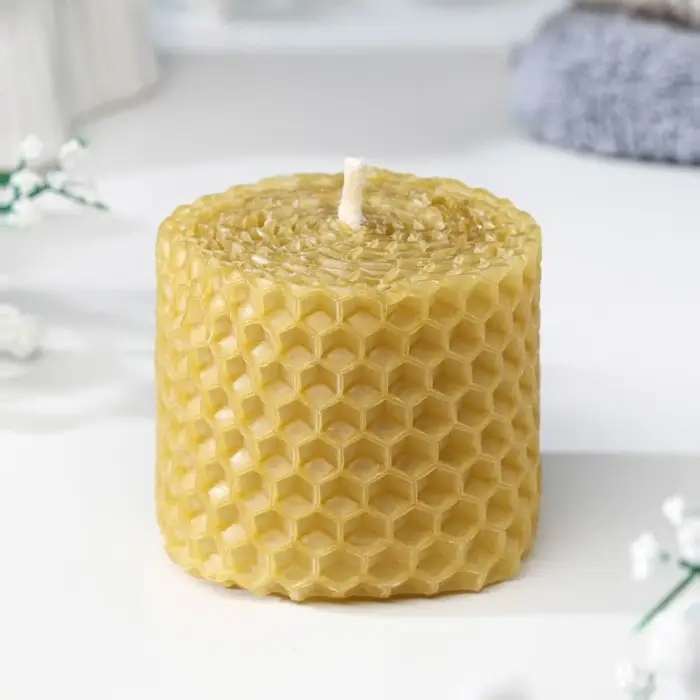 Свеча из вощины медовая 4 см  с маслом Гвоздика, репелентная