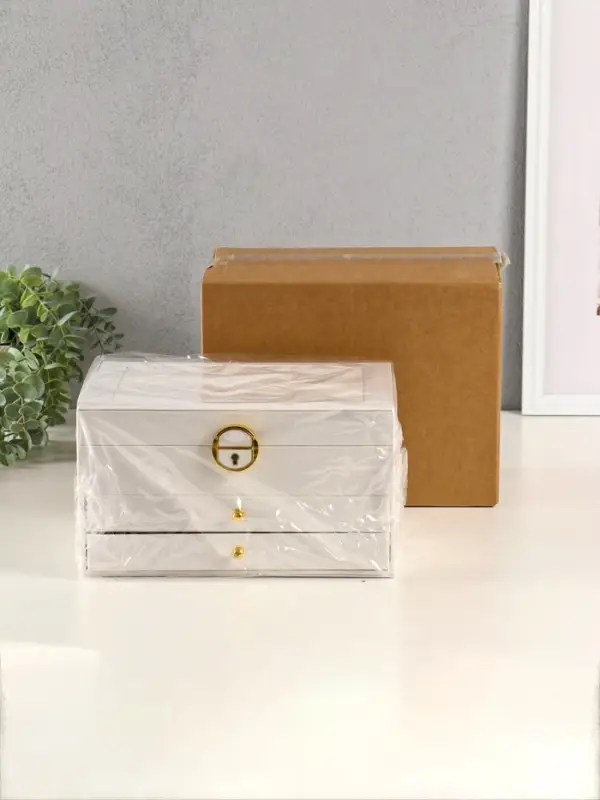 Шкатулка кожзам для украшений 3 яруса, цвет белый 23*17,5*13,5 см Шкатулка кожзам для украшений 3 яруса, цвет белый 23*17,5*13,5 см