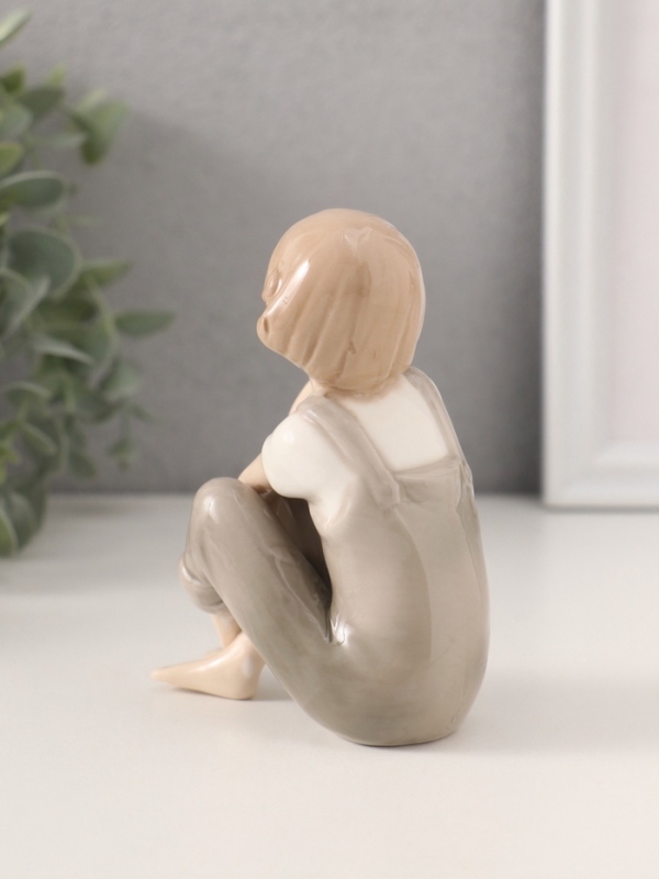 Сувенир керамика  Сувенир керамика "Мальчик в комбинезоне сидит скрестив ноги" 4x8x10 см