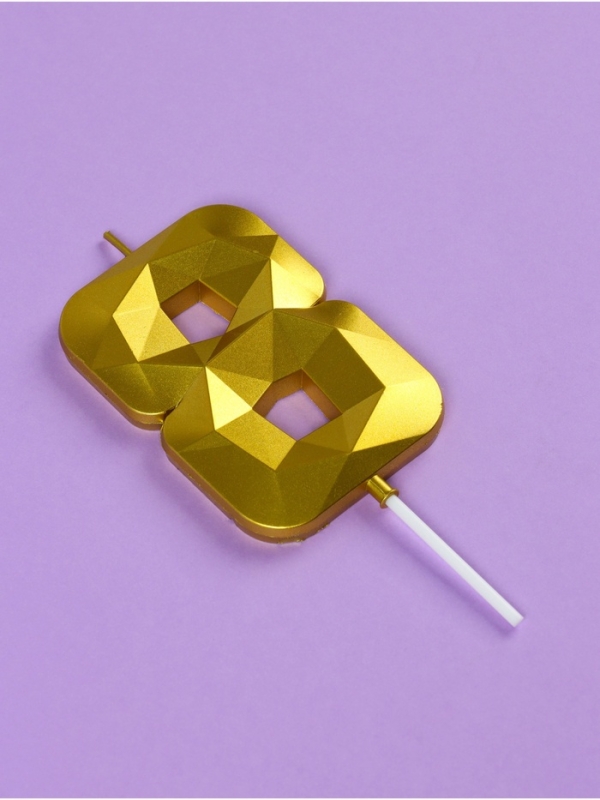 Свеча ГИГАНТ в торт на шпажке «Грань», цифра Свеча ГИГАНТ в торт на шпажке «Грань», цифра "8", золотая, 9 см