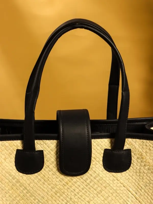 Сумка плетёная на застёжке из пандана 35х12х40 см, бежево-чёрный Сумка плетёная на застёжке из пандана 35х12х40 см, бежево-чёрный