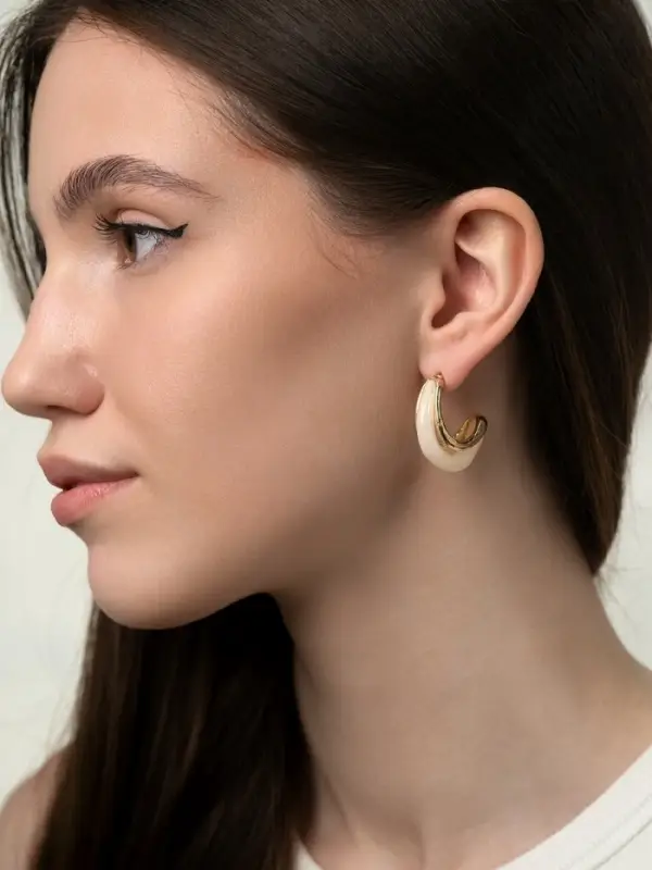 Серьги большие &laquo;Стиль. Полукольцо&raquo;, акрил, белые в золоте