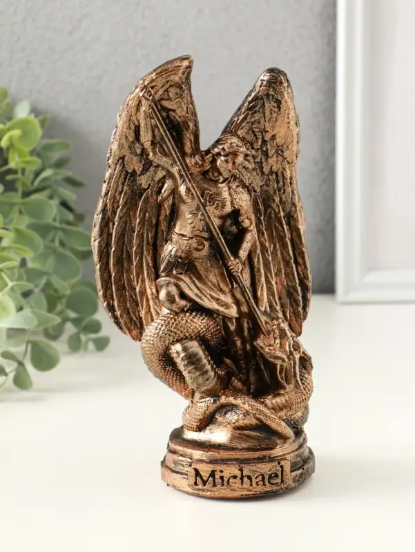 Фигура "Архангел Михаил" 20х12х8 см, золото