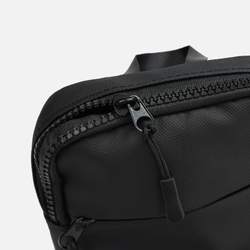 Спортивная кросс-боди сумка UrbanHike, черная Спортивная кросс-боди сумка UrbanHike, черная