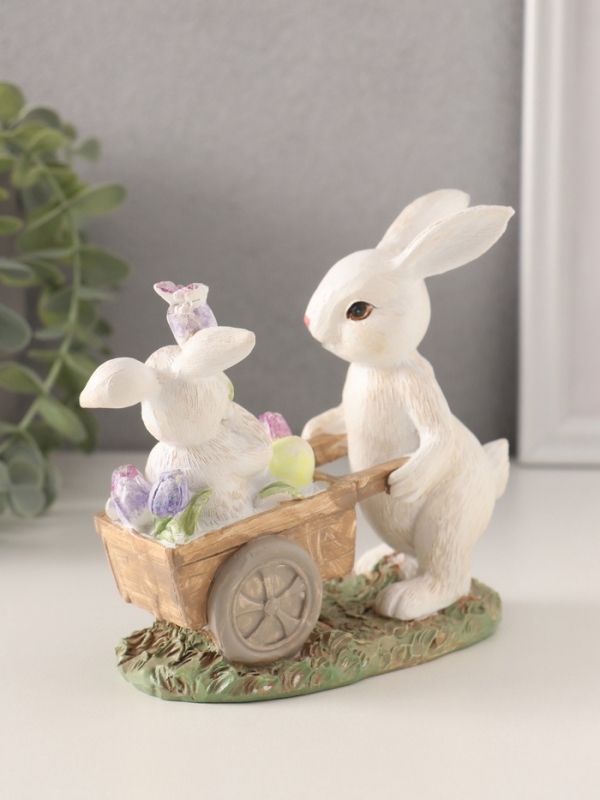Сувенир полистоун  Сувенир полистоун "Кролик везет крольчонка в тележке с незабудками" 13,5х6,5х12 см