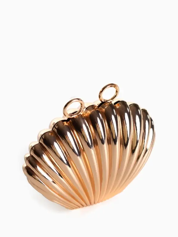 Сумка мини-клатч на магните, в форме ракушки, жёсткий корпус, на длинной цепочке, золотистая