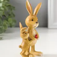 Сувенир полистоун "Зайчик с малышом с красным сердцем в лапках" 13,5 см