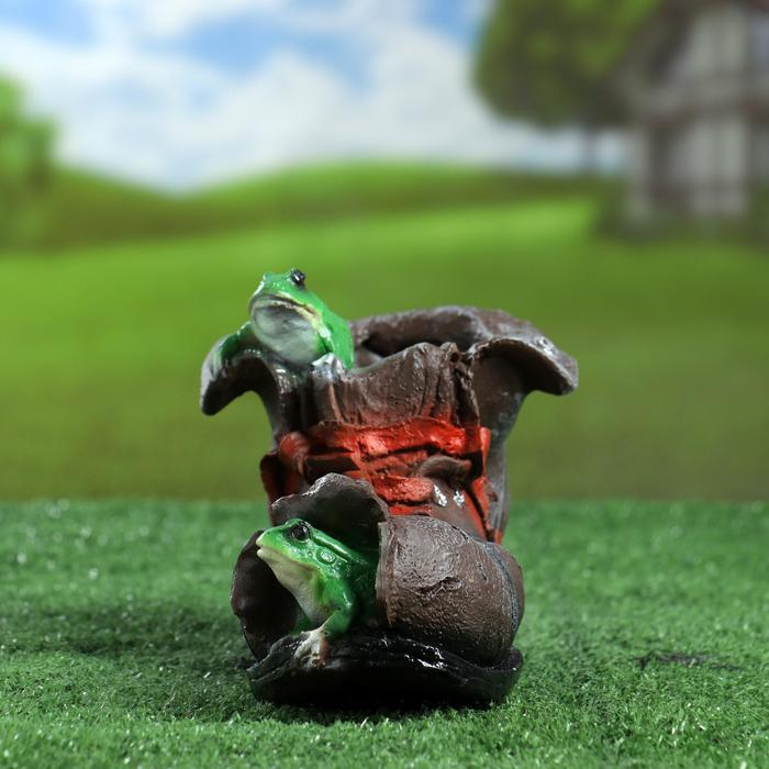 Фигурное кашпо  Фигурное кашпо "Ботинок с лягушками" 15х24см