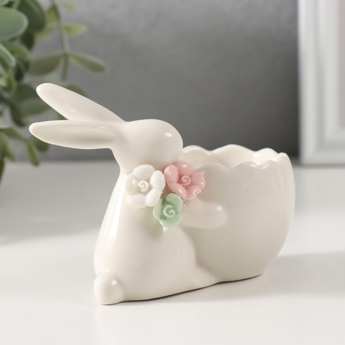Сувенир керамика подставка Сувенир керамика подставка "Кролик пасхальный с цветочками, яйцом" 9,5х5,6х6,9 см